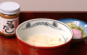 茹だったうどんを器に移しちょって